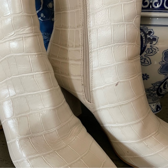 Bamboo faux croc booties - Picture 2 of 3